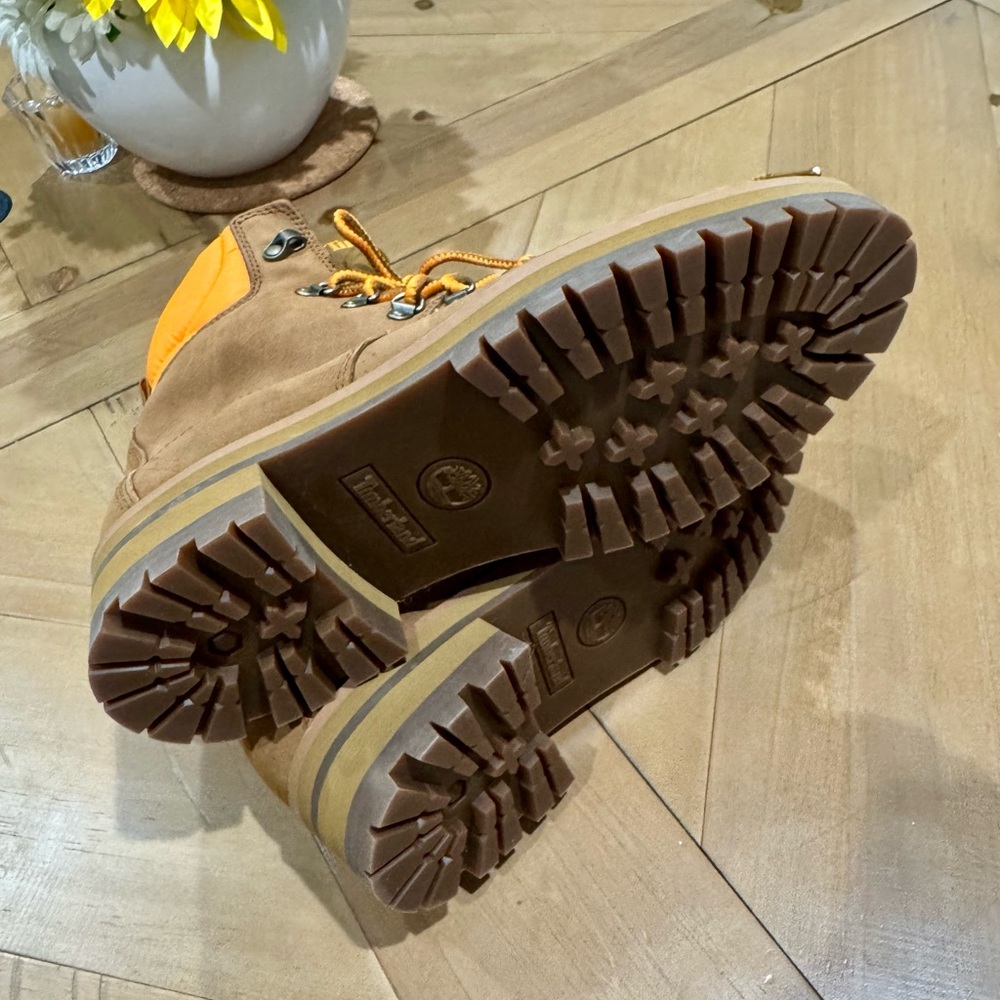 Timberland Women's Tan Hiking Boots - Picture 11 of 12